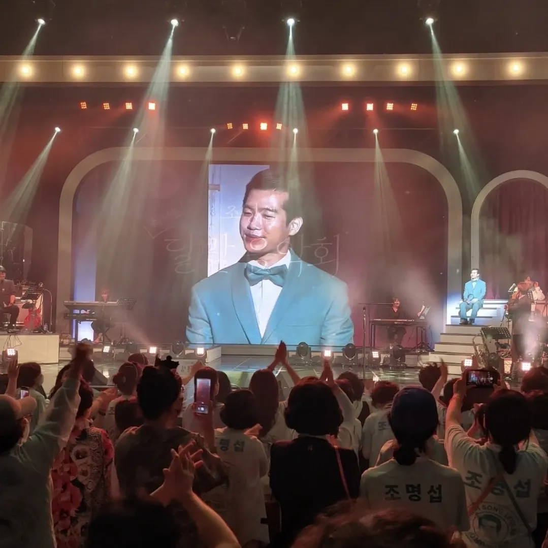 粉丝拍下的赵明燮瞬间