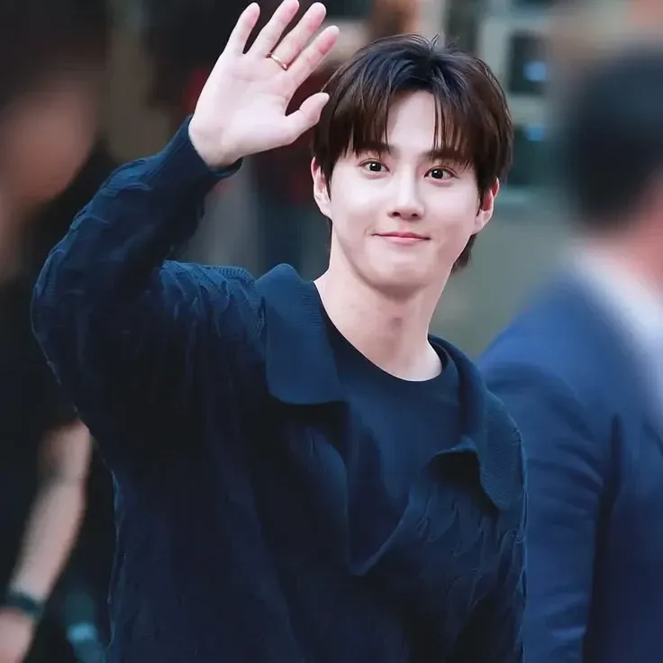 A moment captured by a fan of Suho