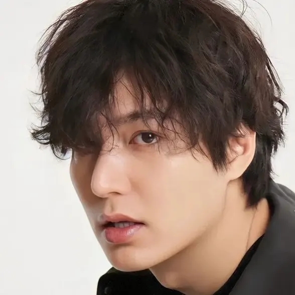 イ・ミンホの最近の活動ショット