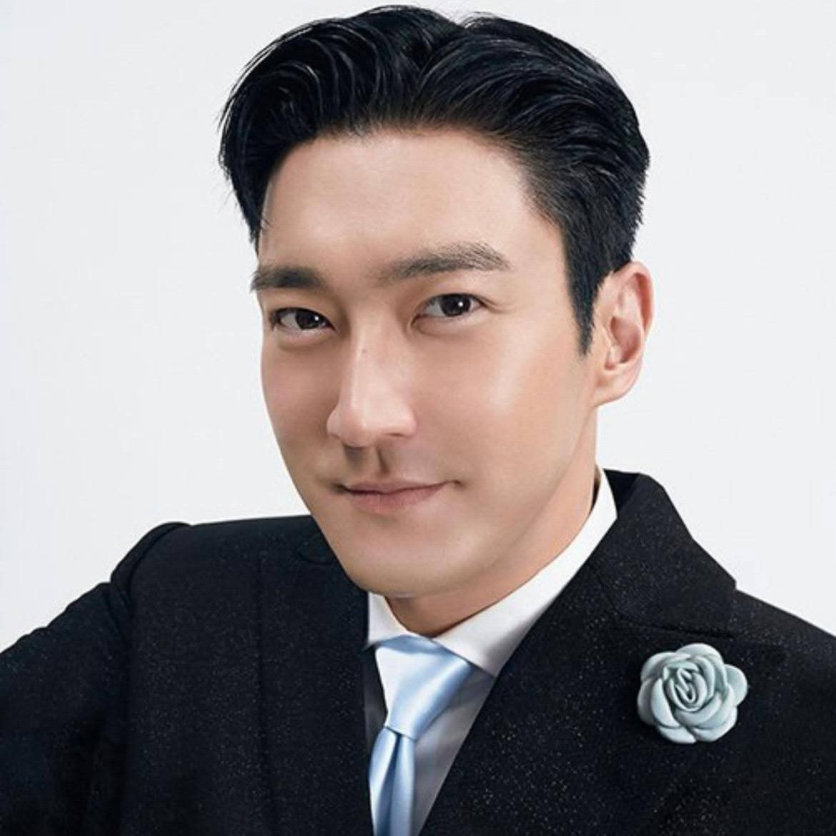 Recent activity shot of Choi Siwon