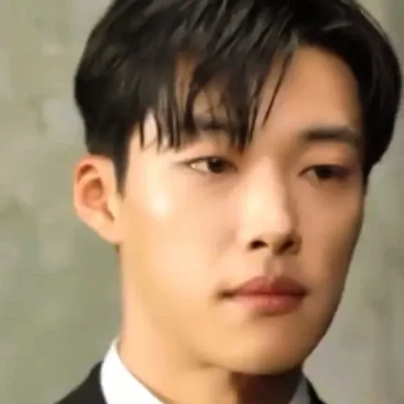 Behind-the-scenes cut of Woo Dohwan