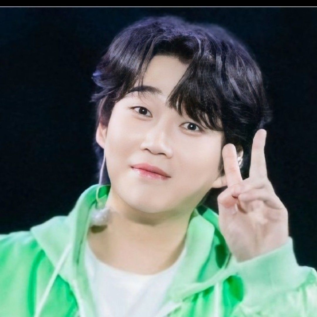 Behind-the-scenes cut of Hwang Youngwoong