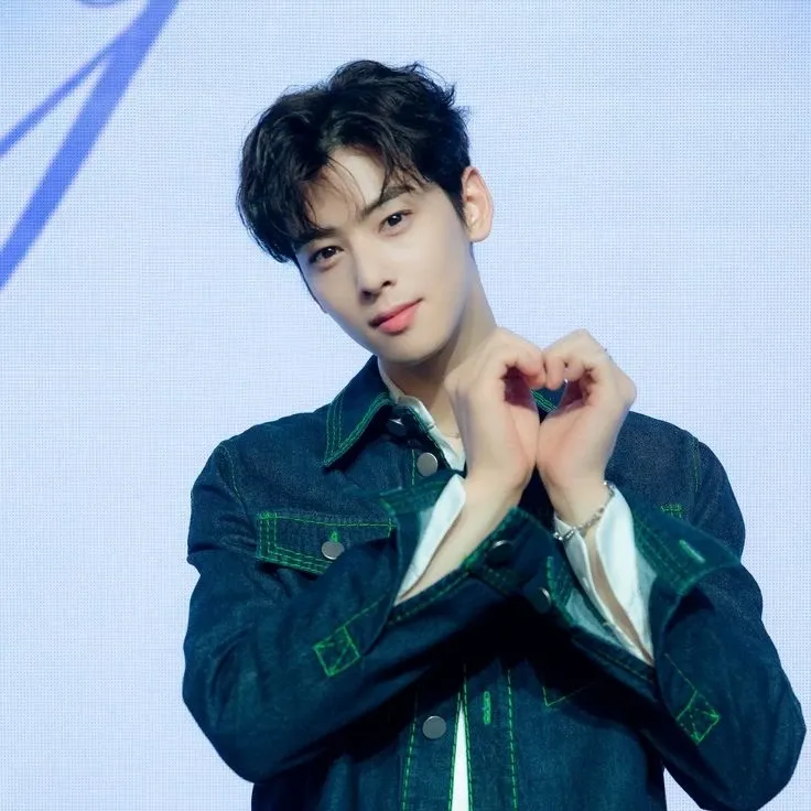 Latest photo of Cha Eunwoo