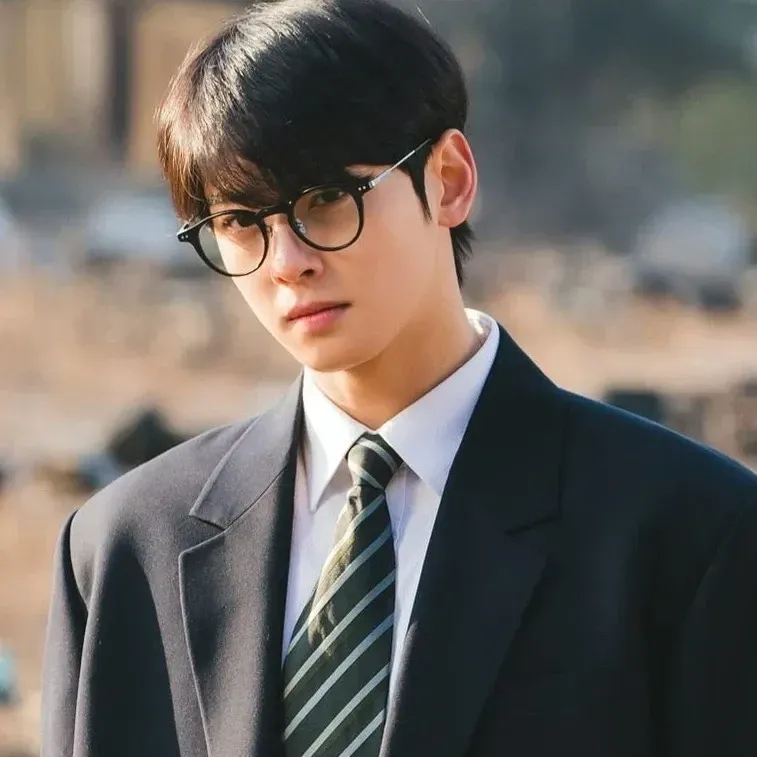 A moment captured by a fan of Cha Eunwoo