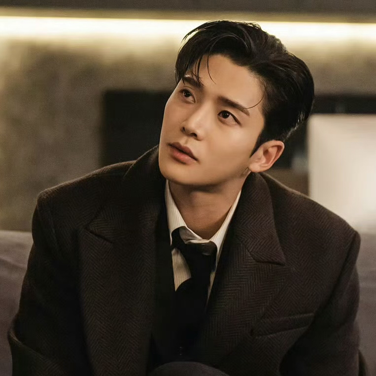 Foto kegiatan terbaru dari Rowoon
