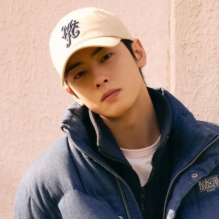 Recent activity shot of Cha Eunwoo