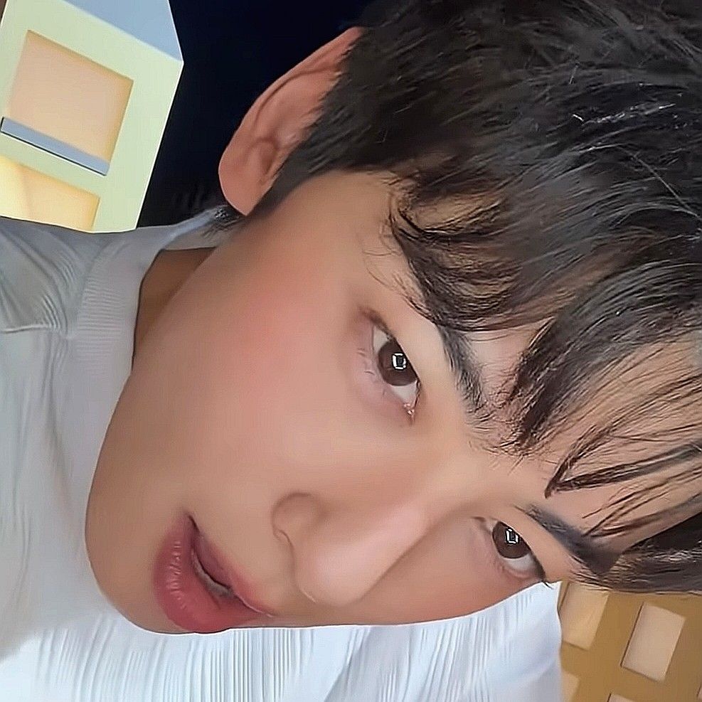 Recent activity shot of Cha Eunwoo