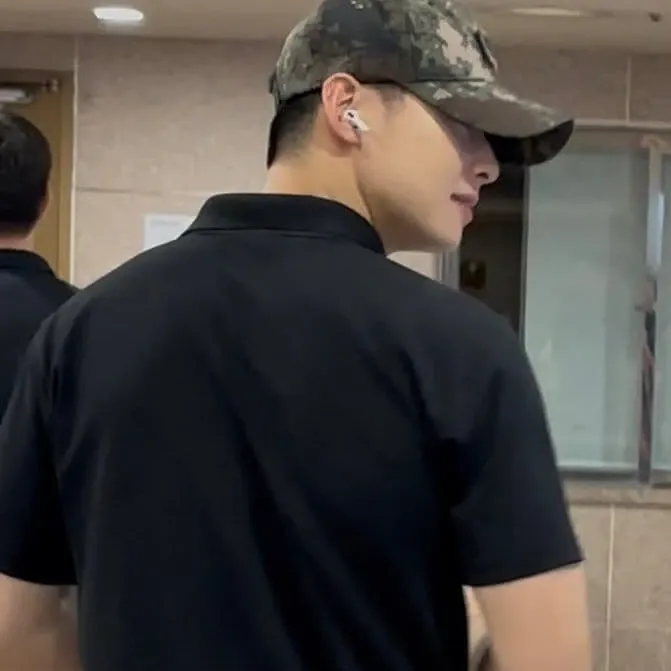 A moment captured by a fan of Cha Eunwoo
