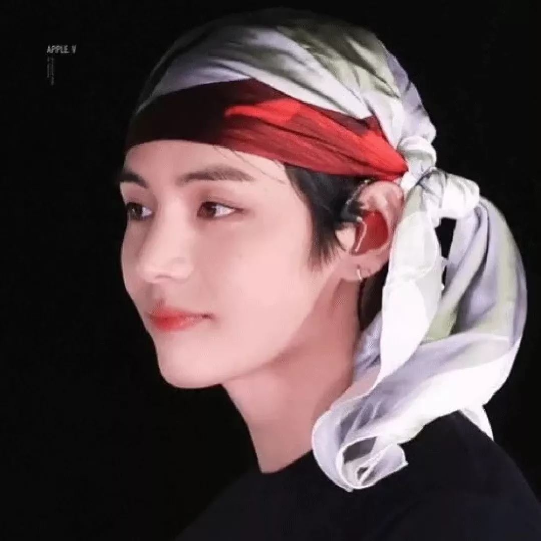 Behind-the-scenes cut of Kim Taehyung (V)