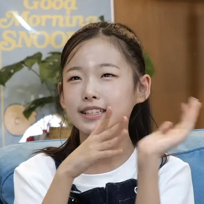 Behind-the-scenes cut of Lee Sooyeon
