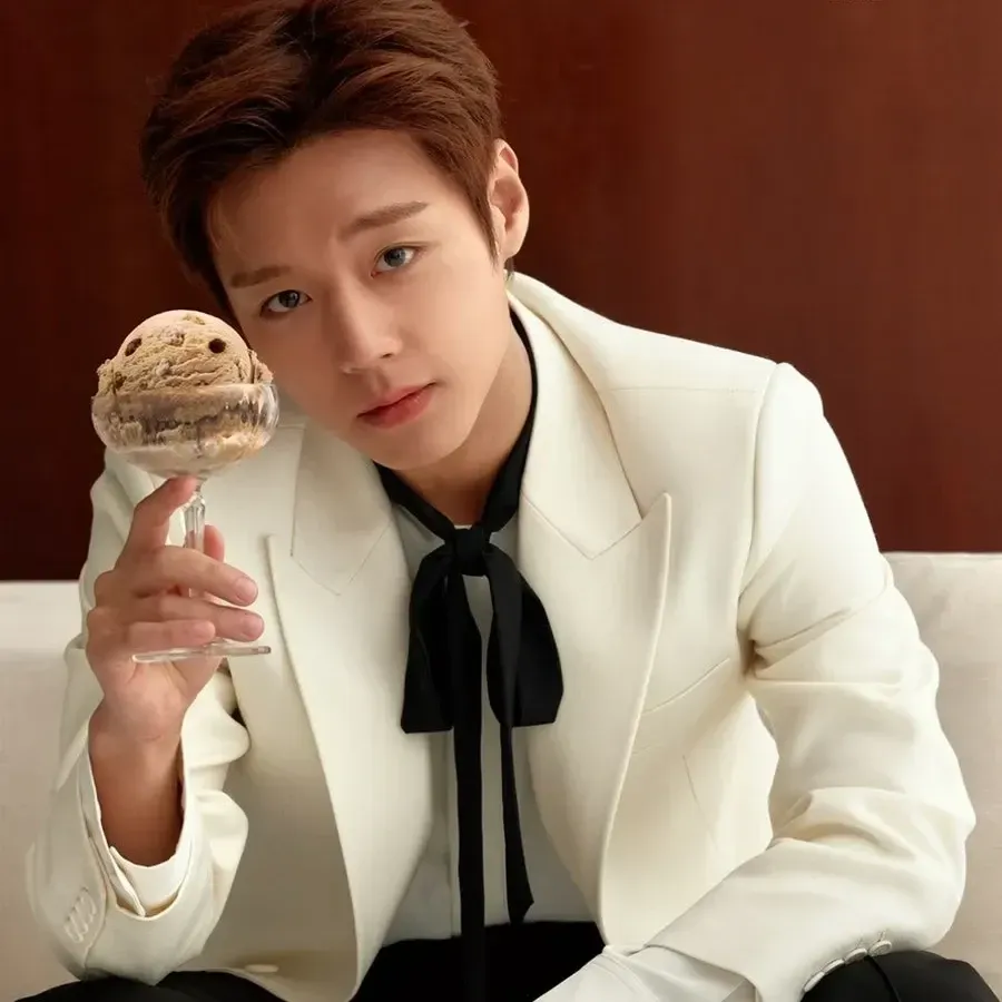 Behind-the-scenes cut of Park Jihoon