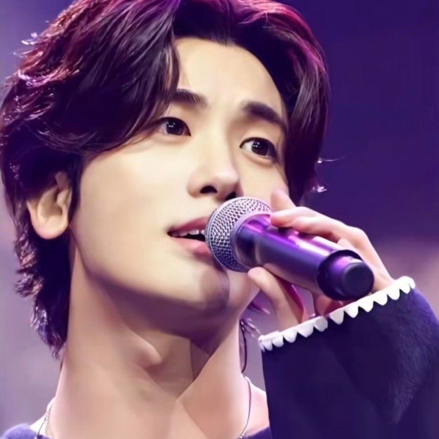 Latest photo of Park Hyungsik