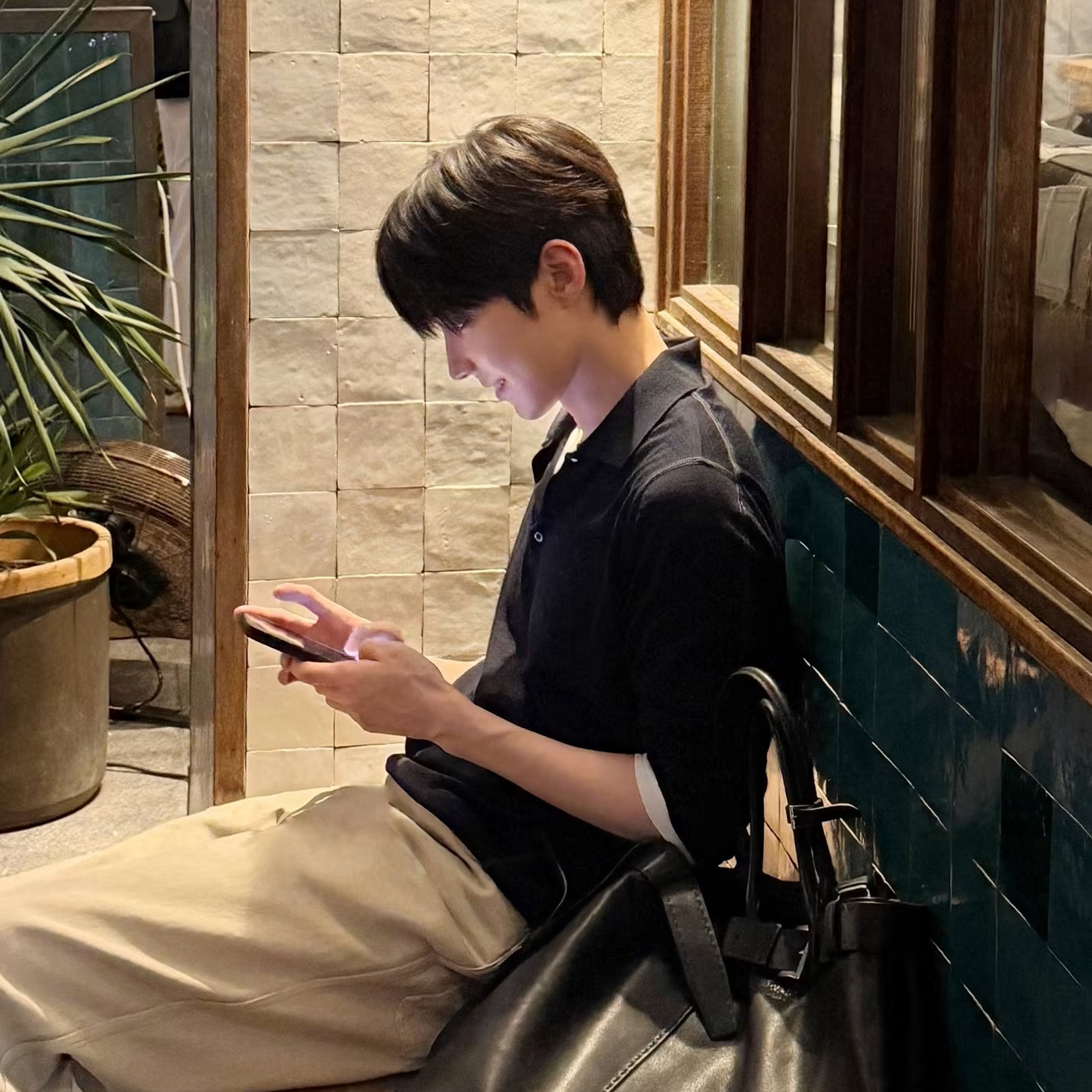 A moment captured by a fan of Hwang Inyoup