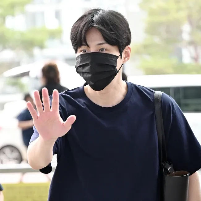 Behind-the-scenes cut of Kim Seonho