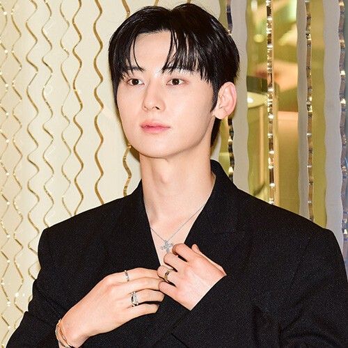 A moment captured by a fan of Hwang Minhyun