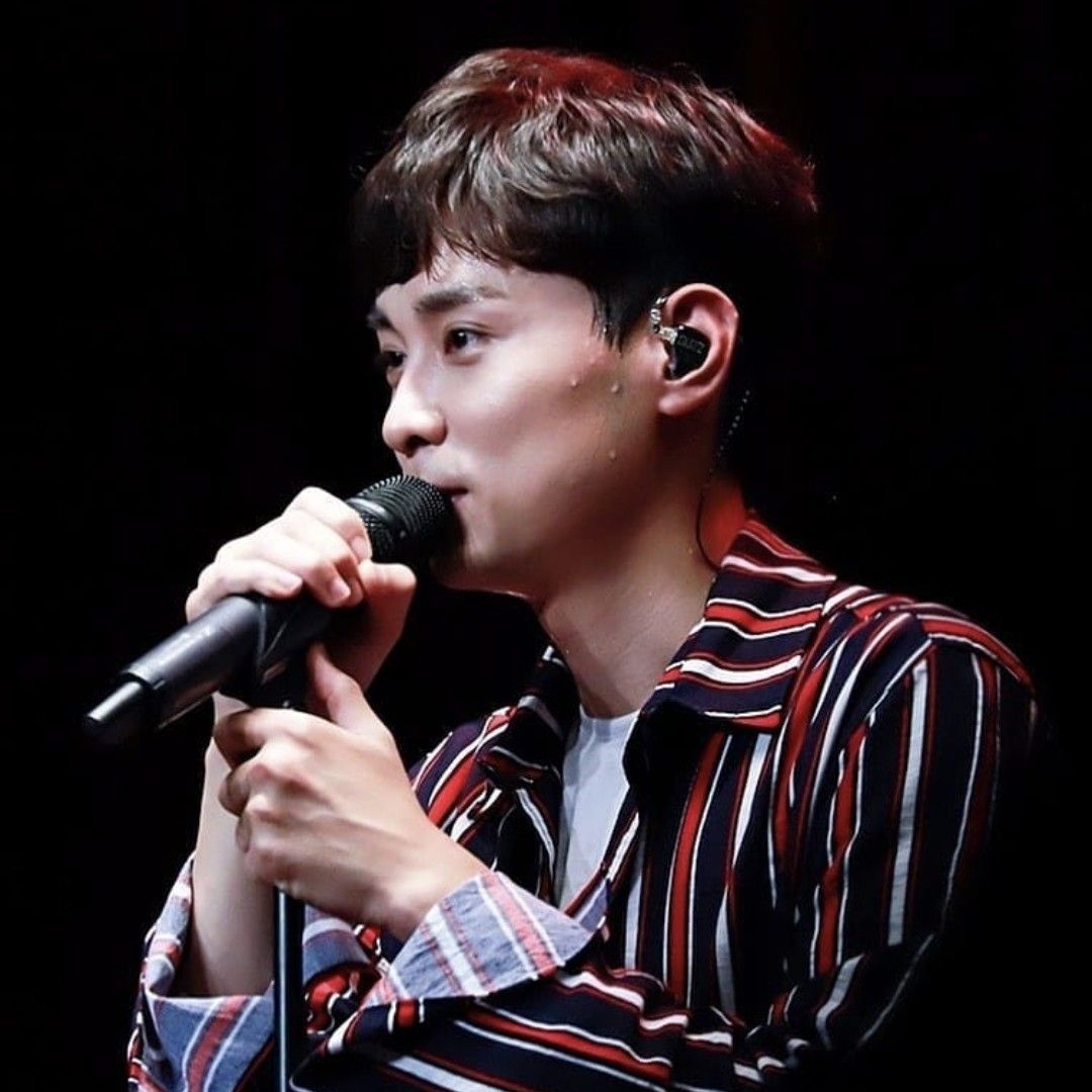 A moment captured by a fan of Min Kyunghoon