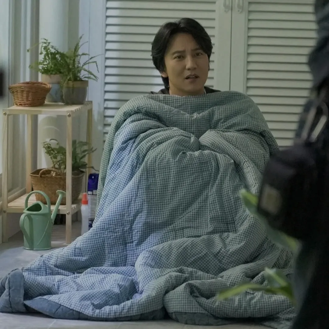 Behind-the-scenes cut of Kim Namgil