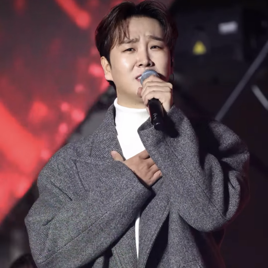 Behind-the-scenes cut of Song Minjun