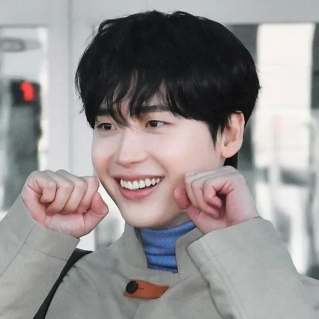 Recent activity shot of Lee Jongsuk