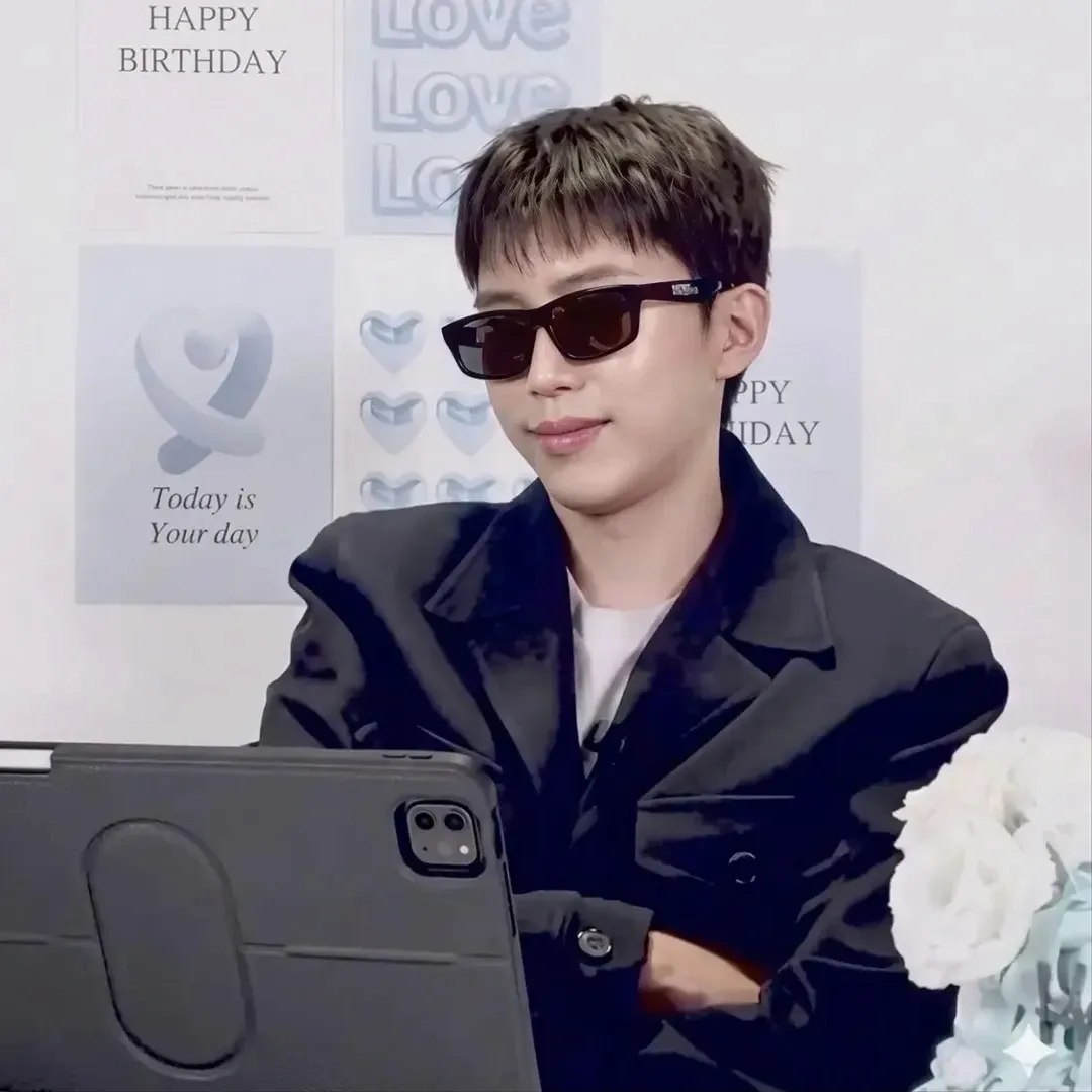 A moment captured by a fan of Lim Youngwoong