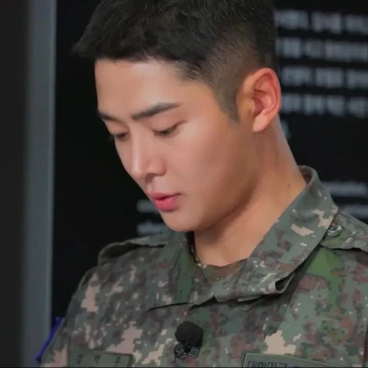 Behind-the-scenes cut of Rowoon
