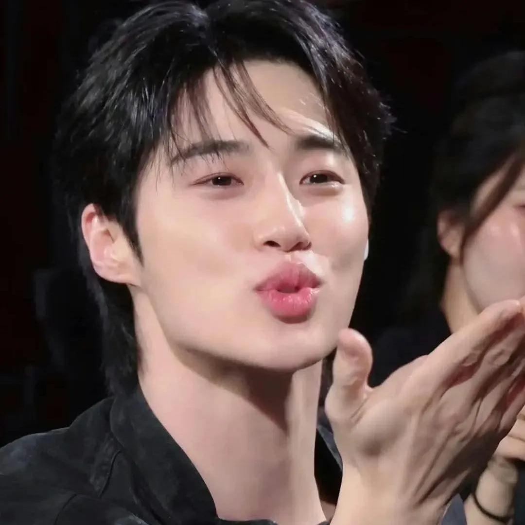 A moment captured by a fan of Byeon Wooseok