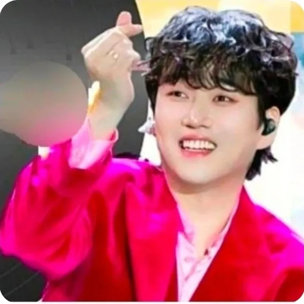 A moment captured by a fan of Hwang Youngwoong