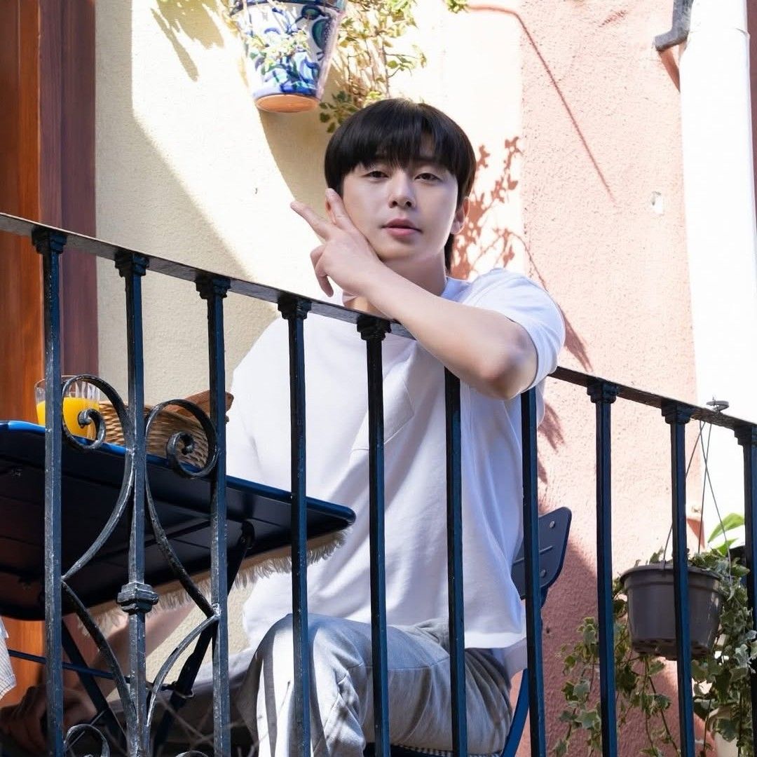 Behind-the-scenes cut of Park Seojoon