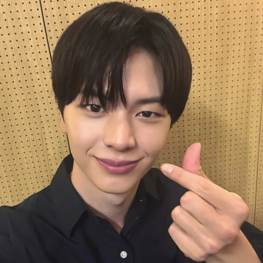 Recent activity shot of Yook Sungjae