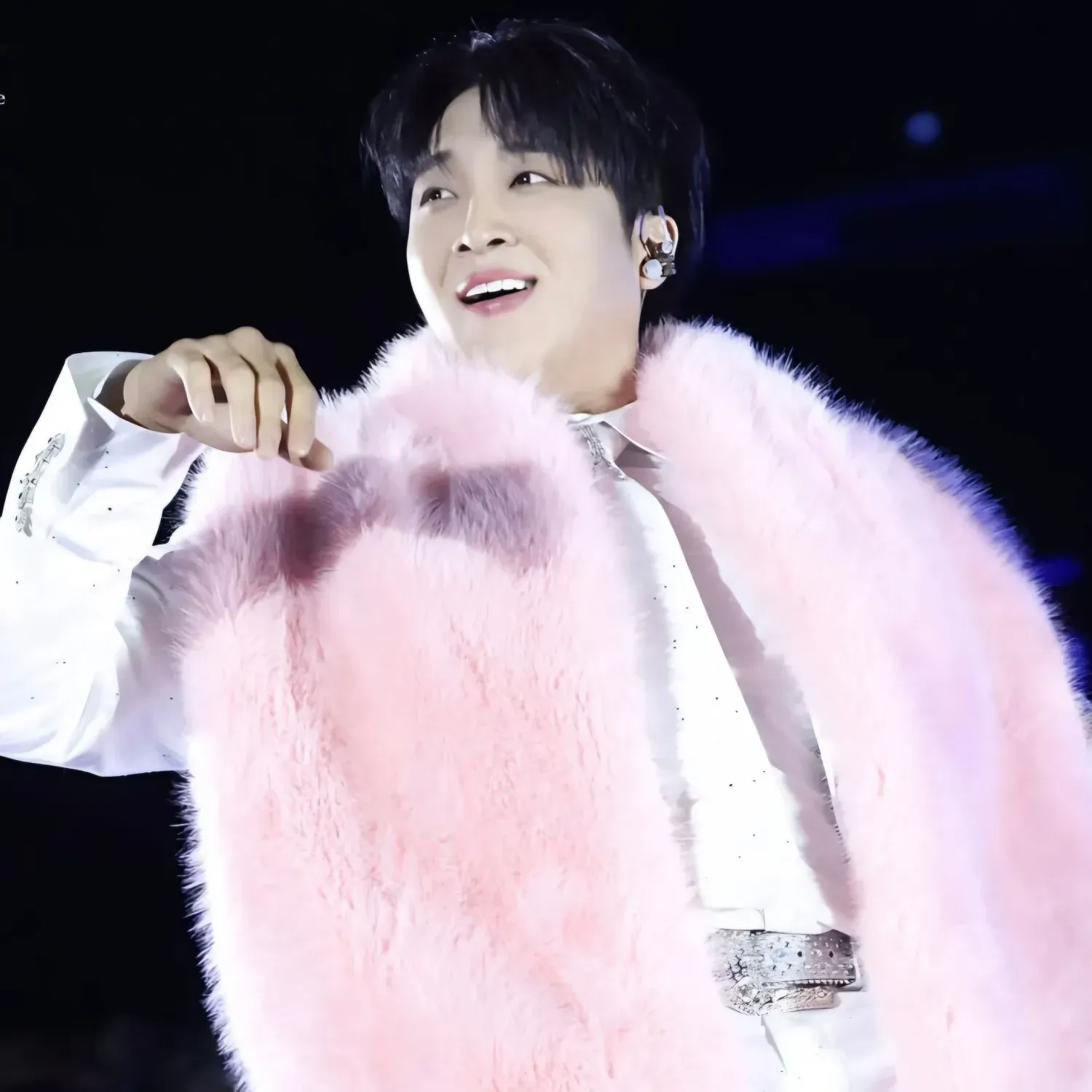 A moment captured by a fan of Hwang Yunsung