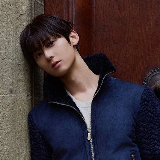 A moment captured by a fan of Hwang Minhyun