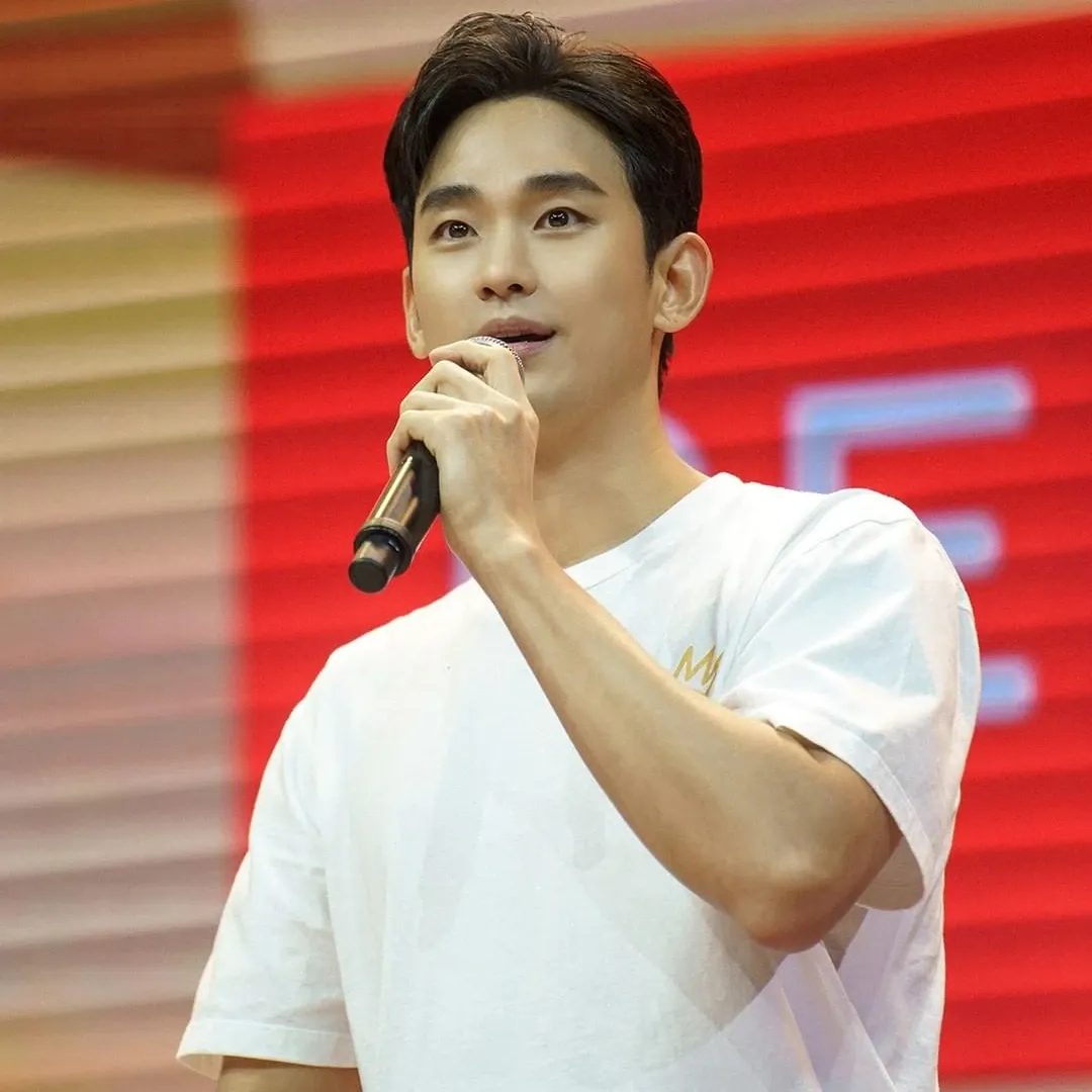 A moment captured by a fan of Kim Soohyun
