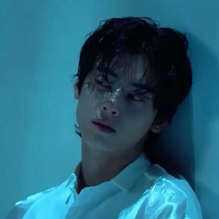 A moment captured by a fan of Cha Eunwoo