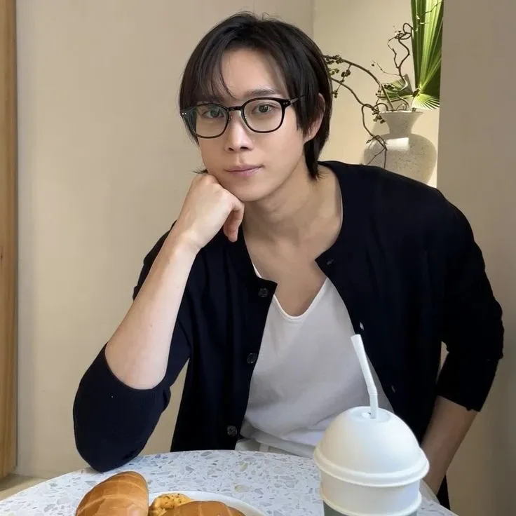 A moment captured by a fan of Kim Youngdae