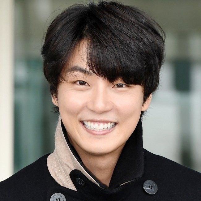 Latest photo of Yoon Shiyoon