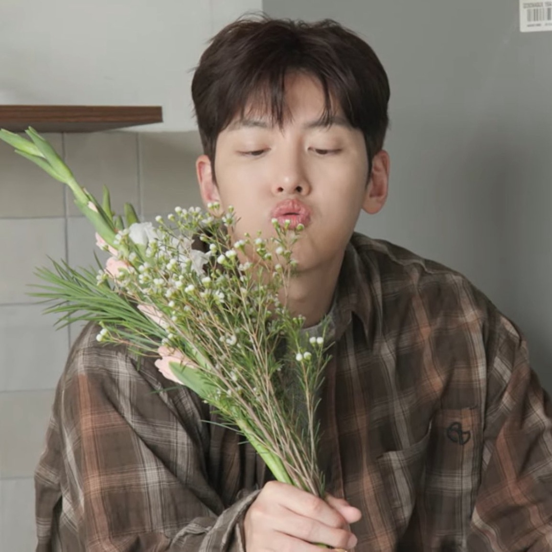 粉絲拍下的池昌旭瞬間