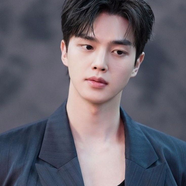 Latest photo of Song Kang