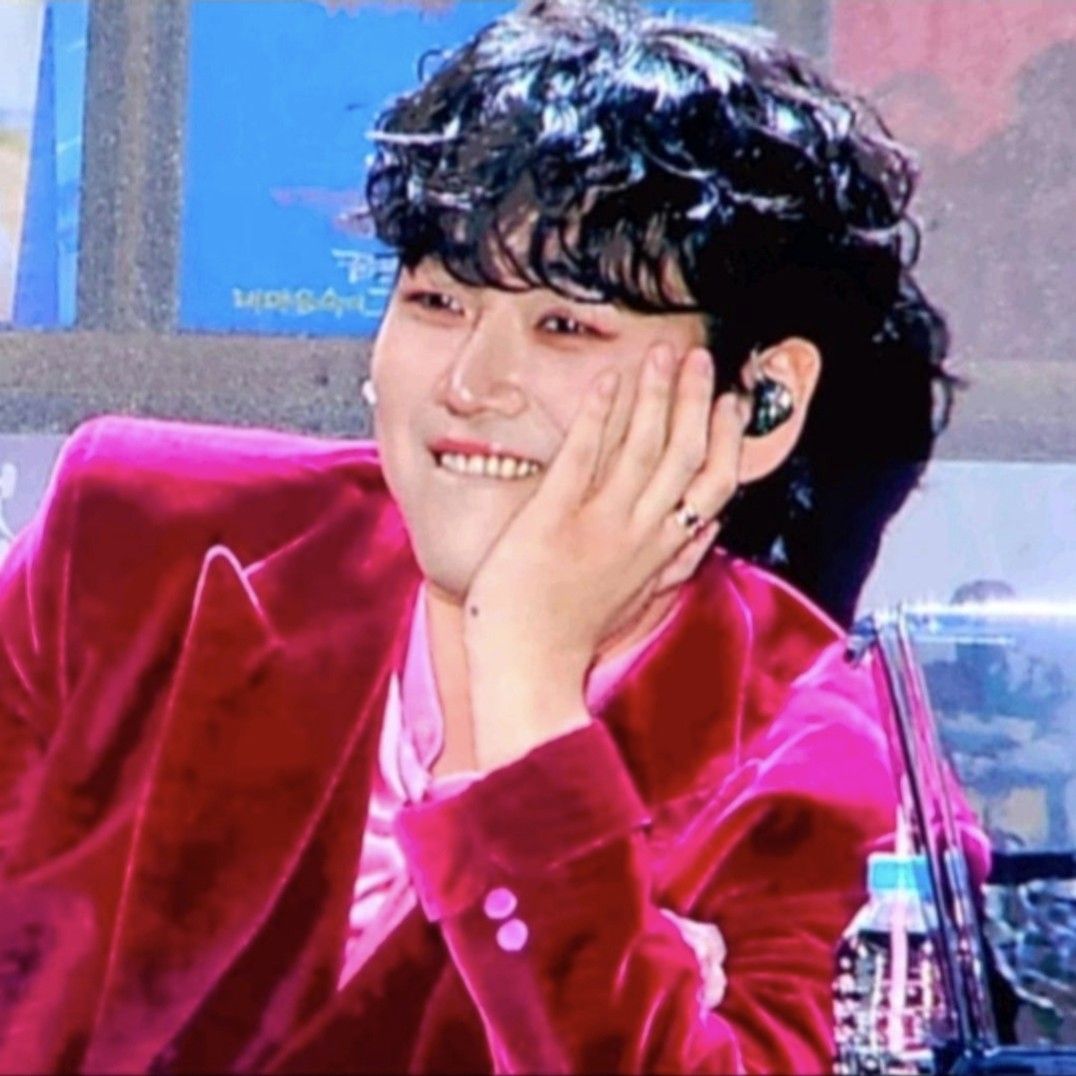 Behind-the-scenes cut of Hwang Youngwoong