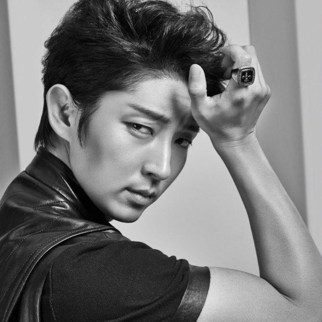 Foto terbaru dari Lee Joongi