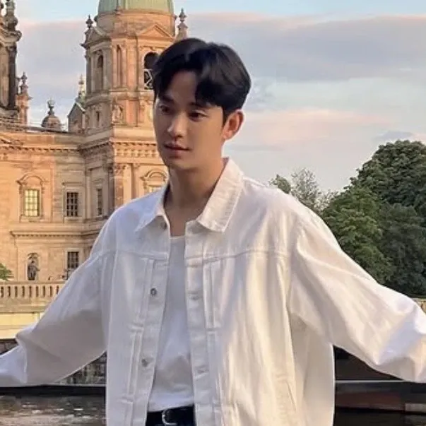 Recent activity shot of Kim Soohyun