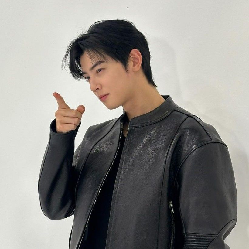 Latest photo of Cha Eunwoo