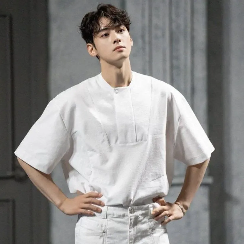 Recent activity shot of Cha Eunwoo