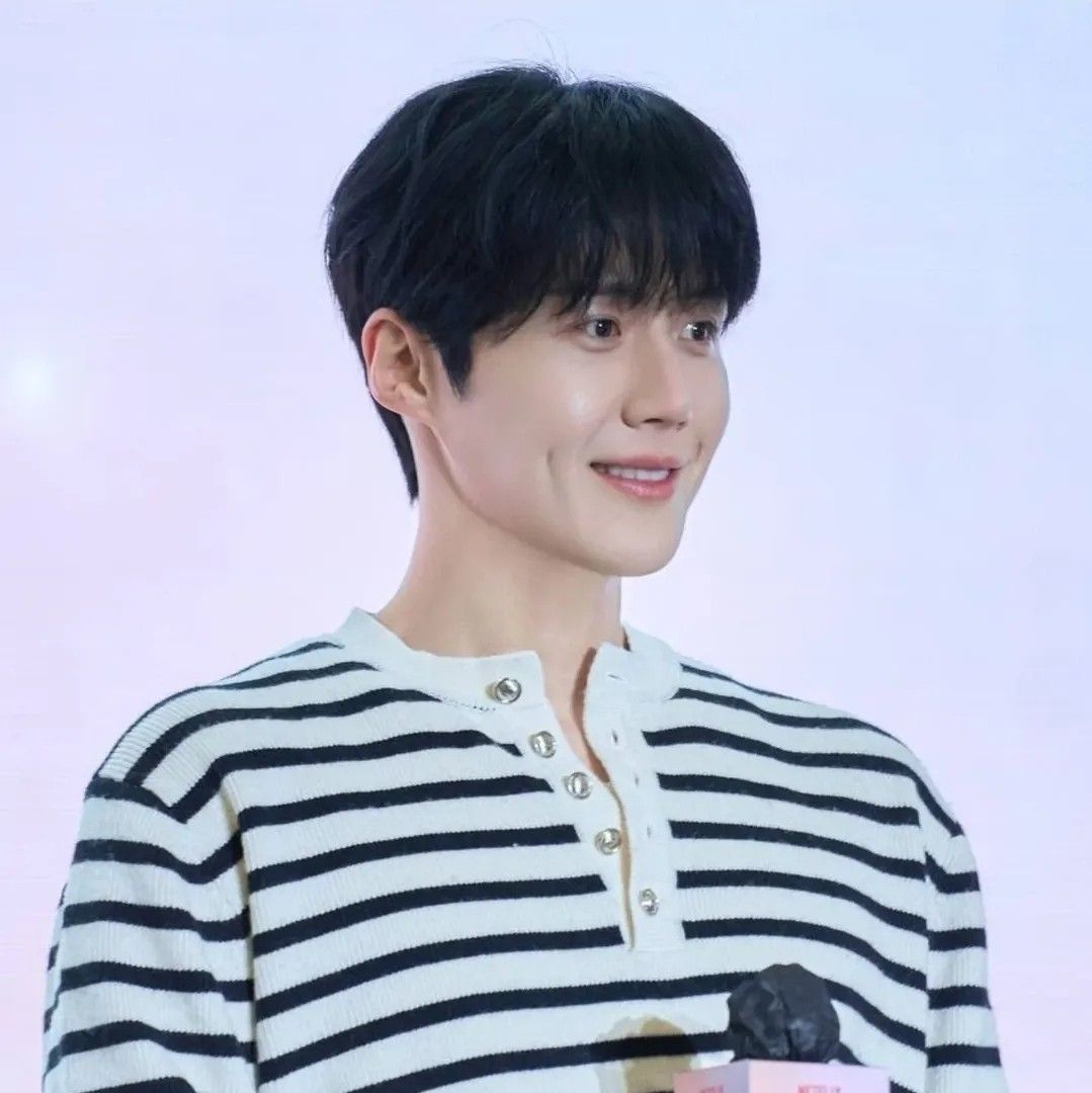 キム・ソンホの最近の活動ショット