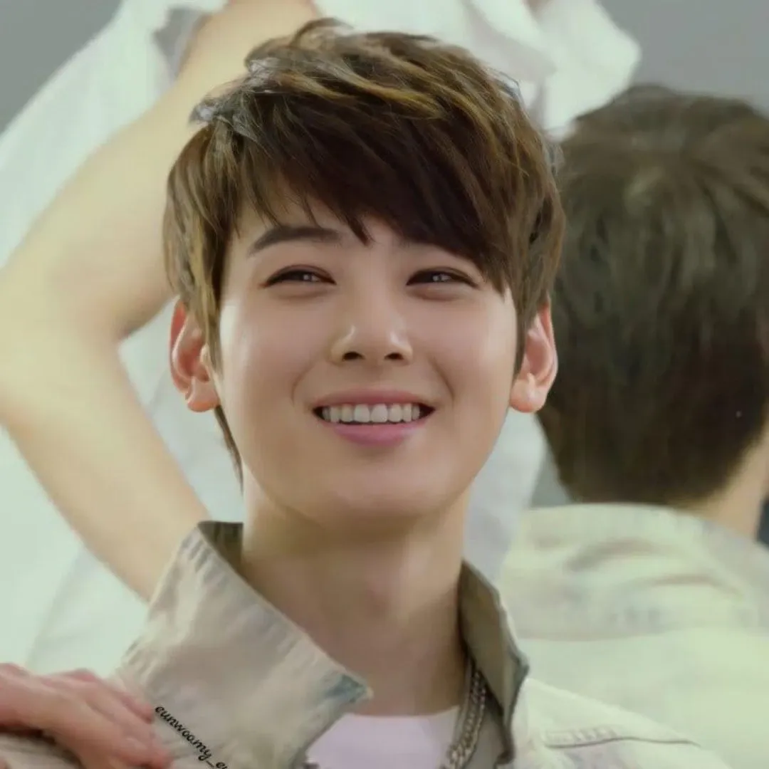 Behind-the-scenes cut of Cha Eunwoo
