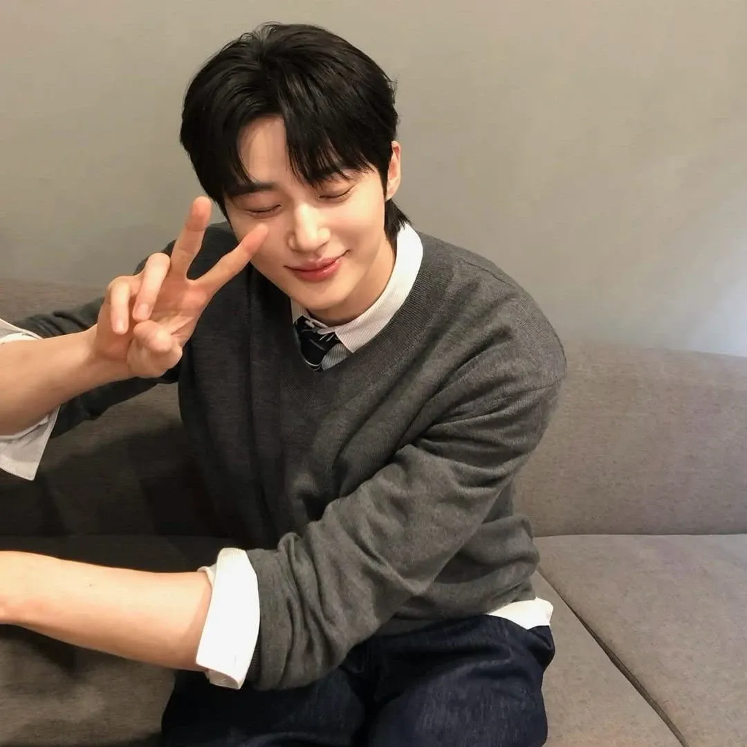 Behind-the-scenes cut of Byeon Wooseok