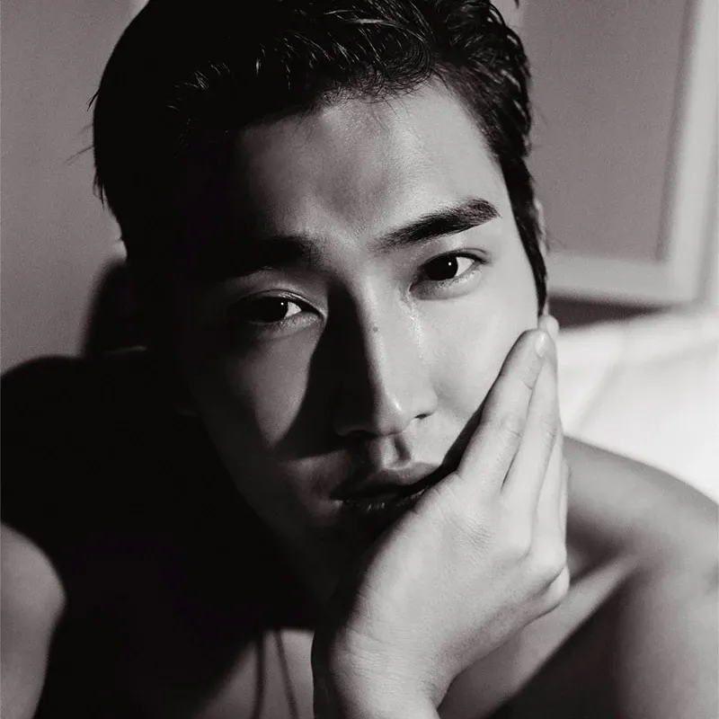 Latest photo of Choi Siwon