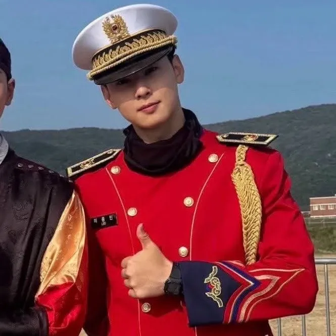 Recent activity shot of Cha Eunwoo