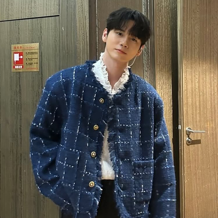 粉丝拍下的邕圣祐瞬间