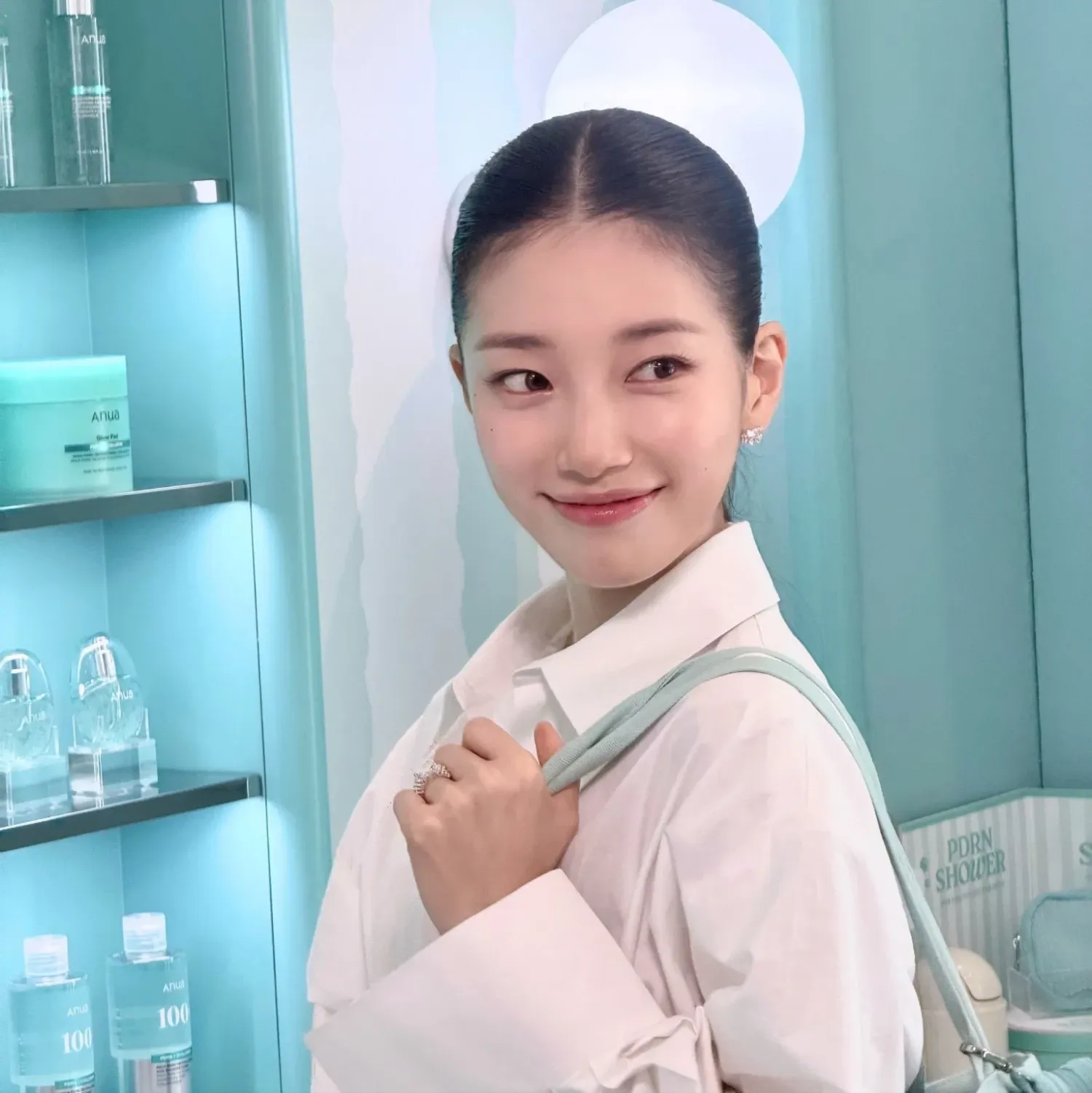 Behind-the-scenes cut of Bae Suzy