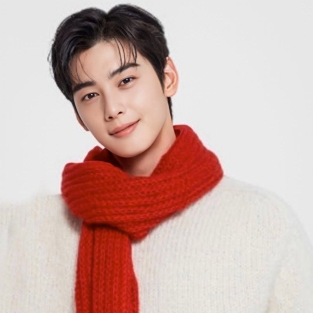 Latest photo of Cha Eunwoo